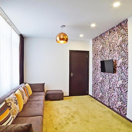 Mardi Plaza Hotel บาทูมิ ภายนอก รูปภาพ