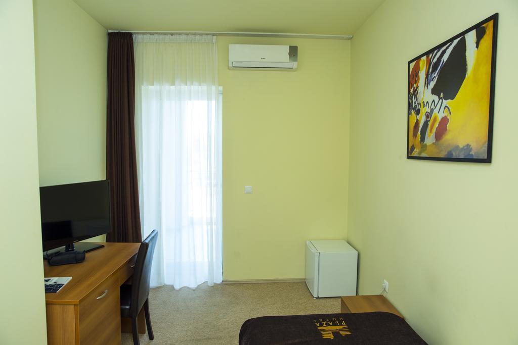 Mardi Plaza Hotel บาทูมิ ภายนอก รูปภาพ