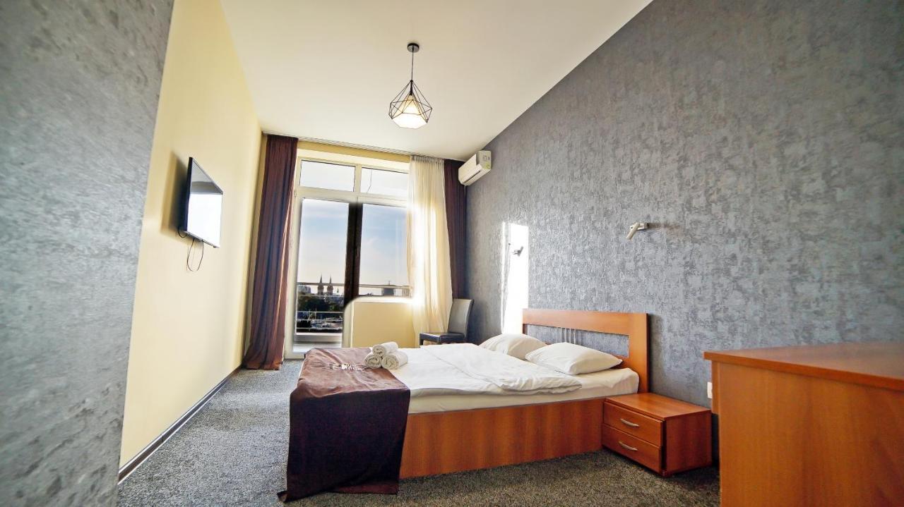 Mardi Plaza Hotel บาทูมิ ภายนอก รูปภาพ