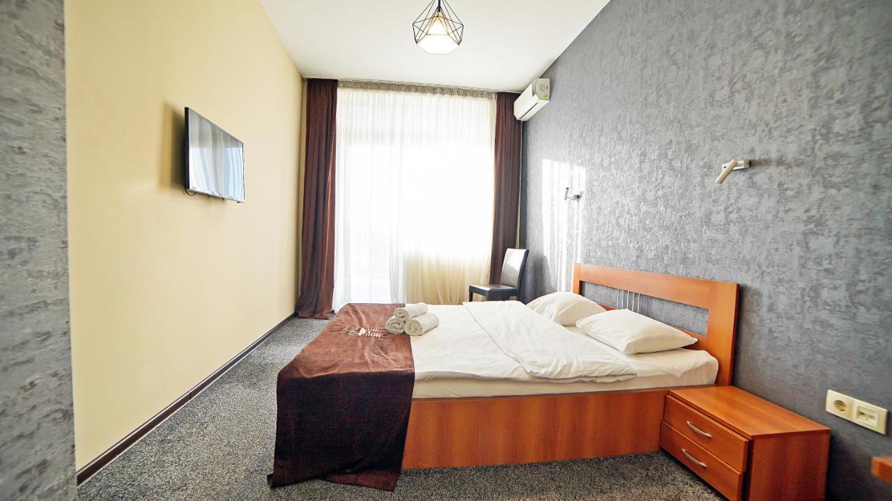 Mardi Plaza Hotel บาทูมิ ภายนอก รูปภาพ