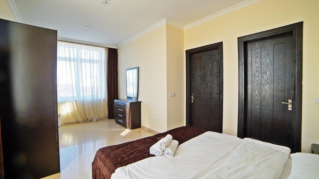 Mardi Plaza Hotel บาทูมิ ภายนอก รูปภาพ