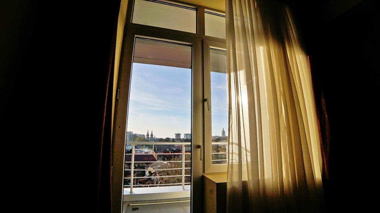 Mardi Plaza Hotel บาทูมิ ภายนอก รูปภาพ