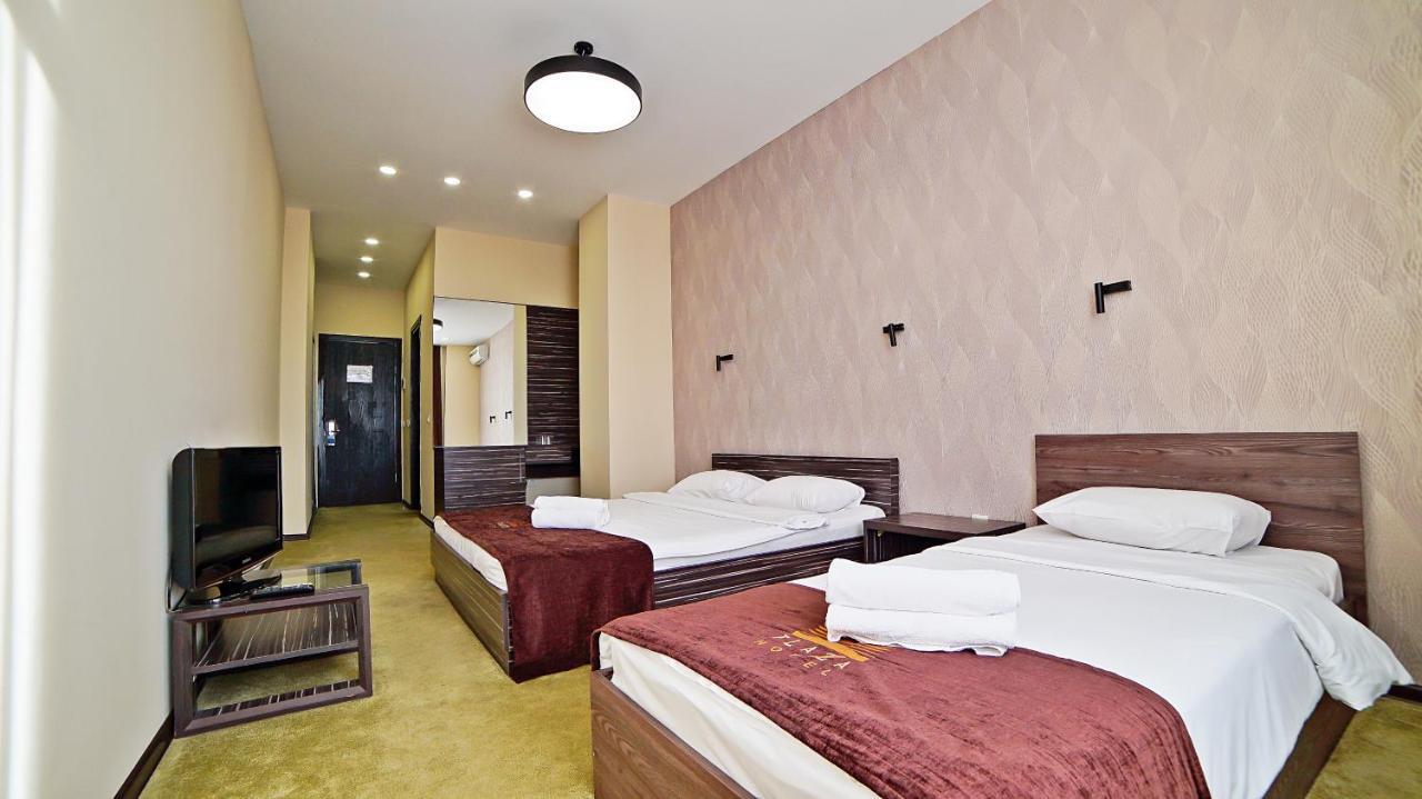 Mardi Plaza Hotel บาทูมิ ภายนอก รูปภาพ