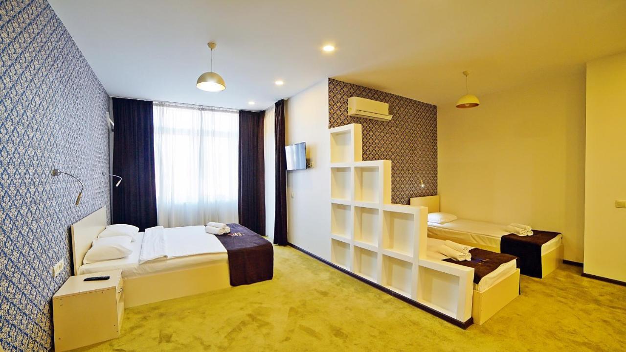 Mardi Plaza Hotel บาทูมิ ภายนอก รูปภาพ