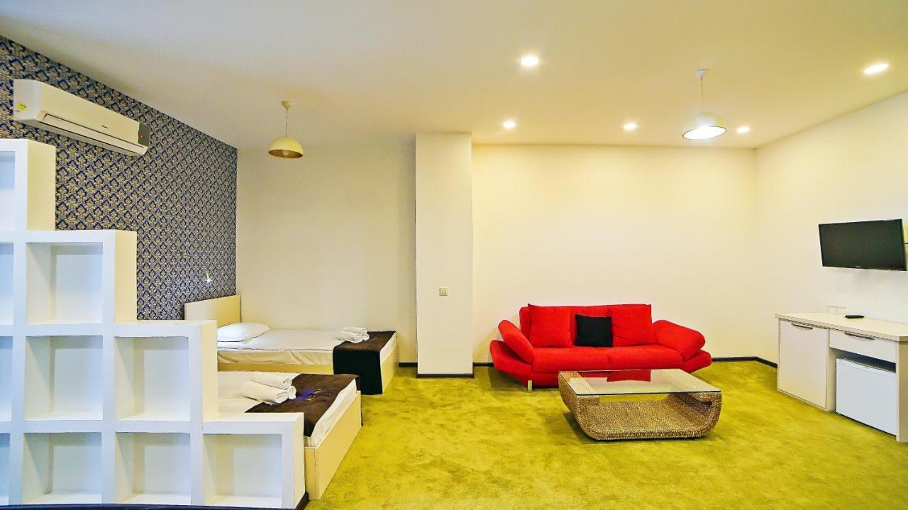Mardi Plaza Hotel บาทูมิ ภายนอก รูปภาพ