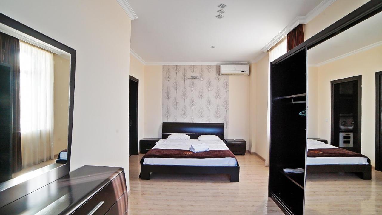 Mardi Plaza Hotel บาทูมิ ภายนอก รูปภาพ