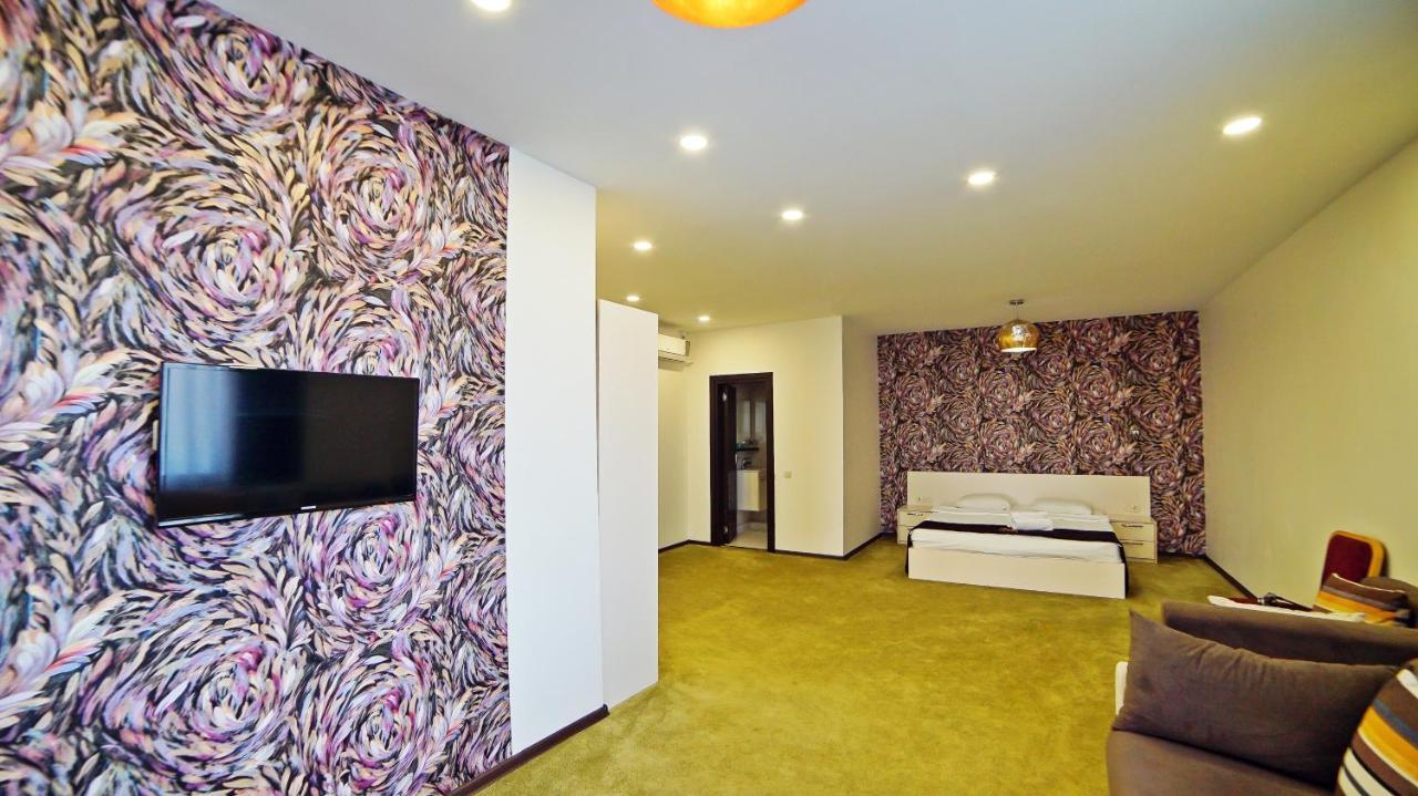 Mardi Plaza Hotel บาทูมิ ภายนอก รูปภาพ