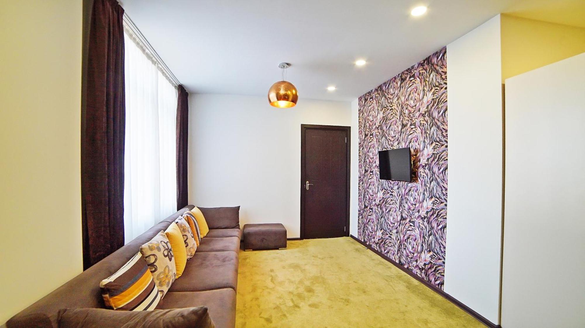 Mardi Plaza Hotel บาทูมิ ภายนอก รูปภาพ