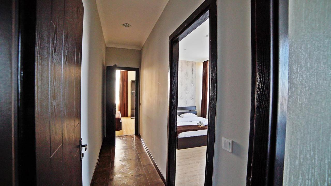Mardi Plaza Hotel บาทูมิ ภายนอก รูปภาพ