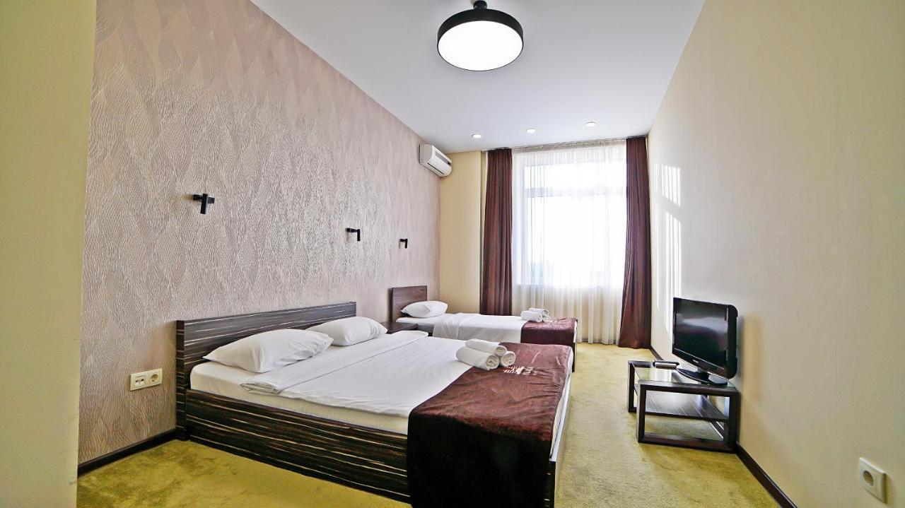 Mardi Plaza Hotel บาทูมิ ภายนอก รูปภาพ