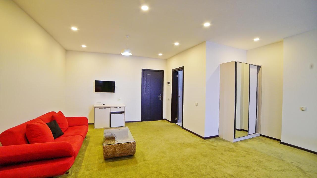 Mardi Plaza Hotel บาทูมิ ภายนอก รูปภาพ