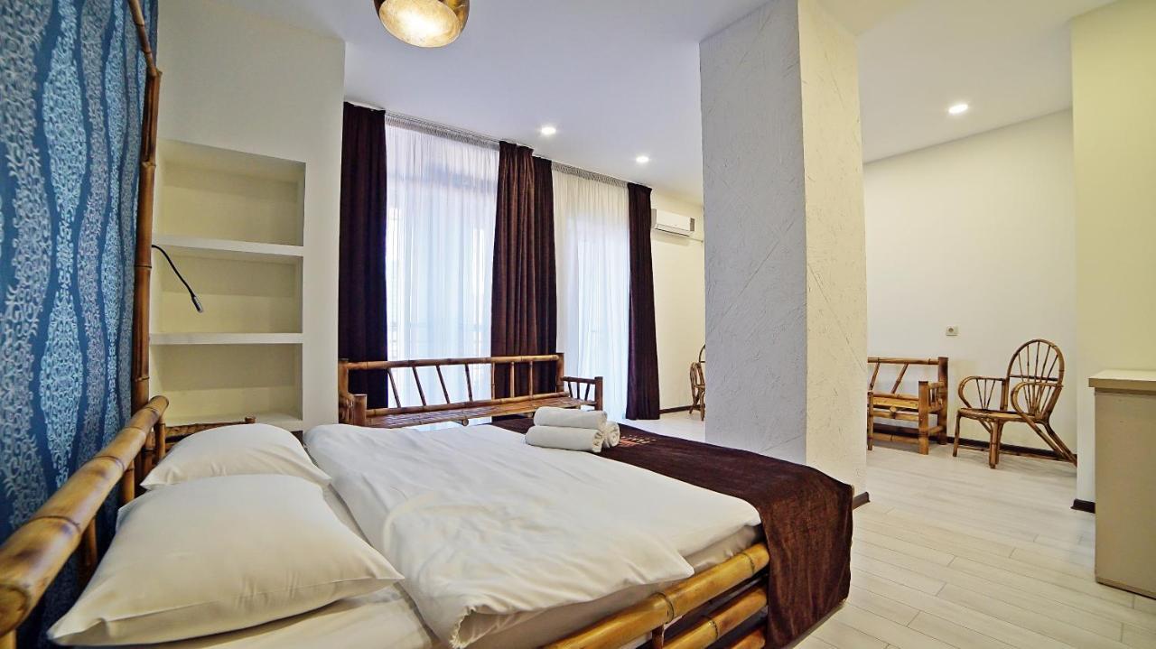 Mardi Plaza Hotel บาทูมิ ภายนอก รูปภาพ