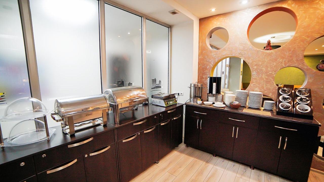 Mardi Plaza Hotel บาทูมิ ภายนอก รูปภาพ